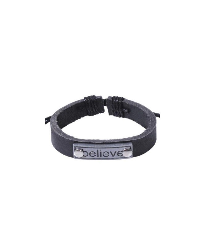 Armband med budskapet "Believe" .